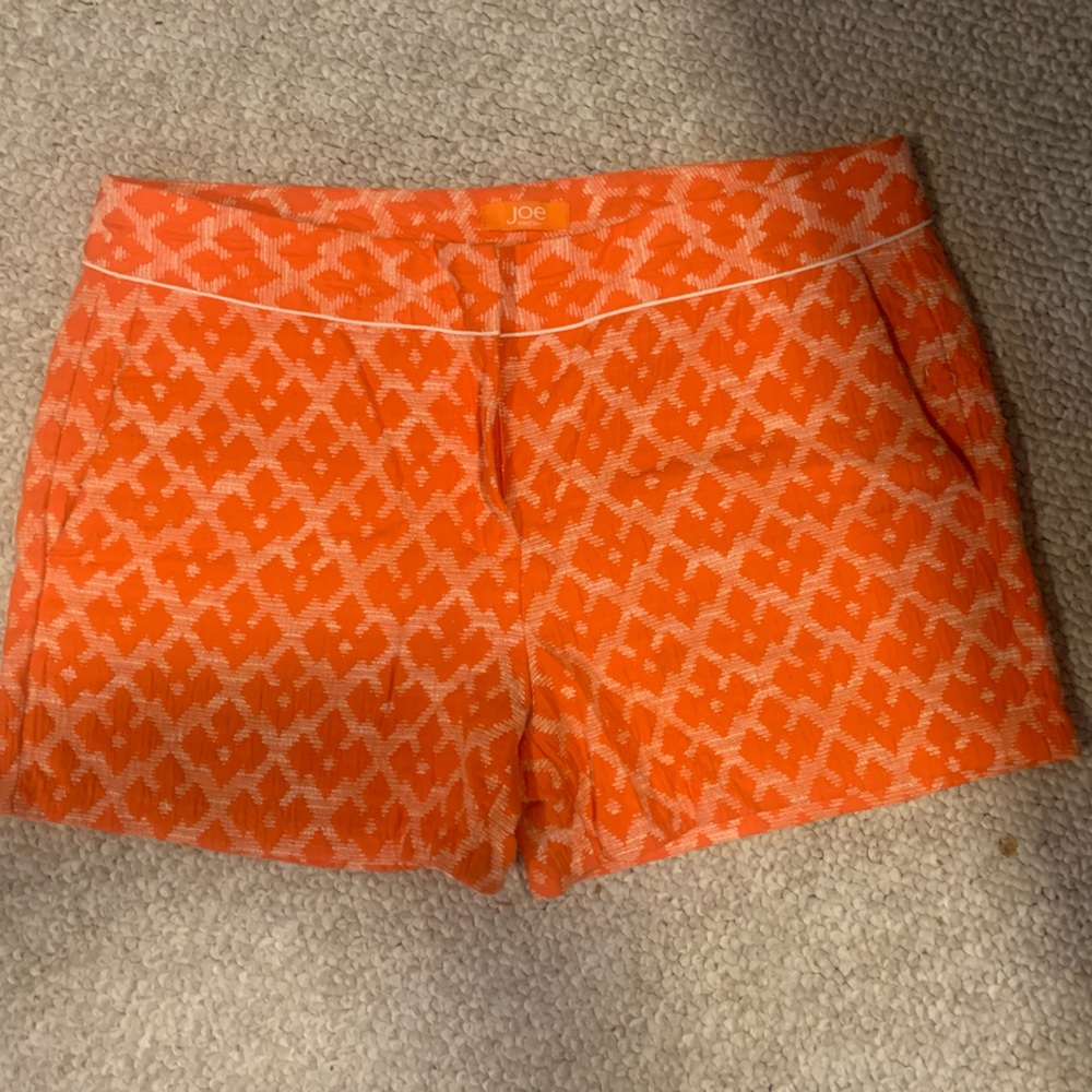 Cotton embroidered shorts.